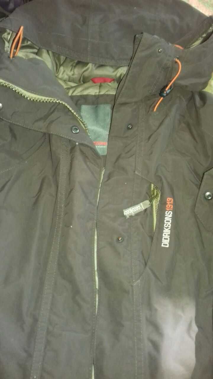 Куртка зимова  якісна дуже тепла та багато  карманів за 200 грн