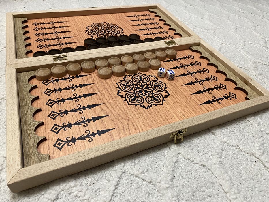Нарди дерев'яні з кубиками та фішками, настільні ігри