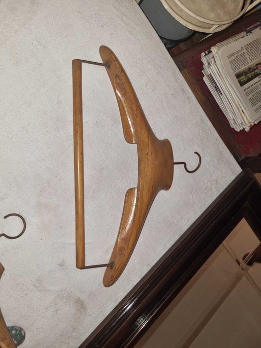 Cabides antigos madeira, de qualidade,  com design especial