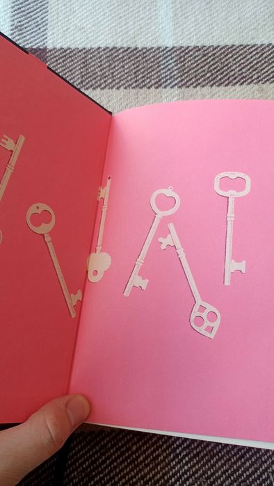 Люсі Фолі - Паризькі апартаменти (стан чудовий)