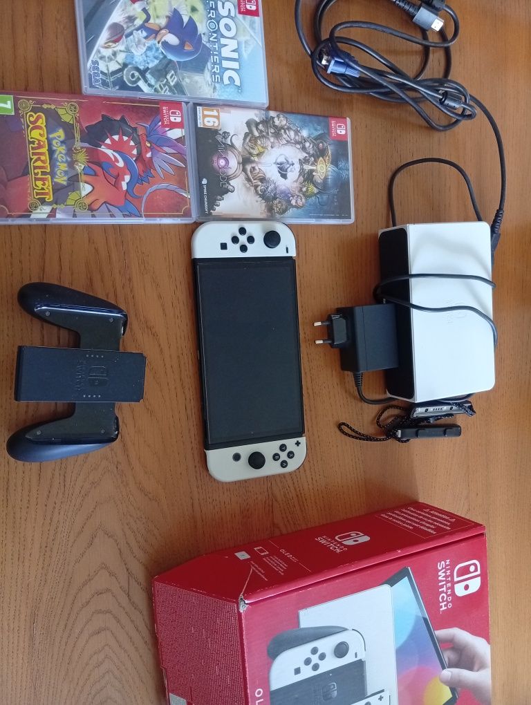 Konsola Nintendo Switch OLED + 3 gry