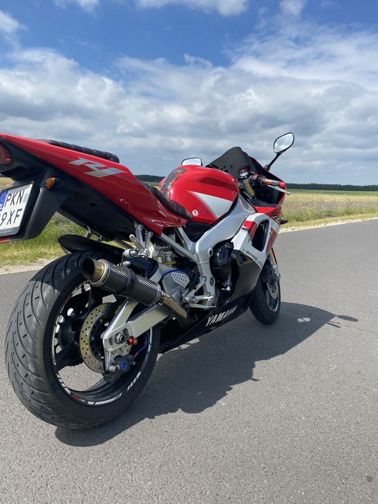 Yamaha r1  jzf nie cbr