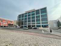 Loja 110 M2 Centro Empresarial De Telheiras