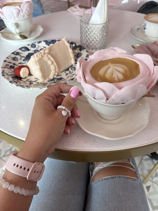 Манікюр, нарощування, педикюр Борщагівка (Квадрат). В кабінеті