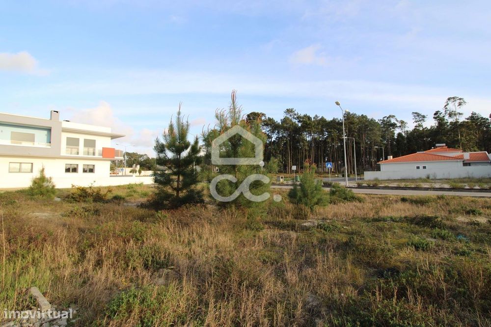Lote terreno individual na Marinha Grande, perto acesso A8.