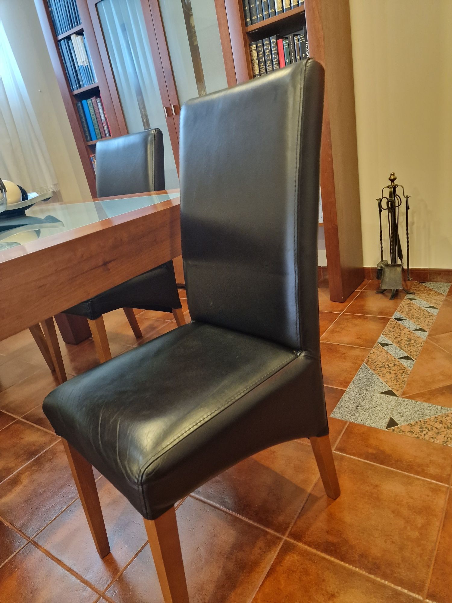 Conjunto de mesa de jantar em madeira com tampo de vidro + 4 cadeiras