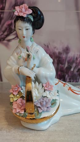 Figurka porcelanowa kobieta japonka