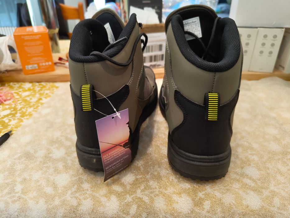 Botas de Pesca Wading com Sola de Borracha – T43 (Novas)