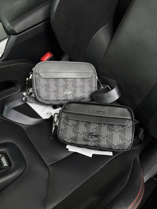 Сумка Lacoste.