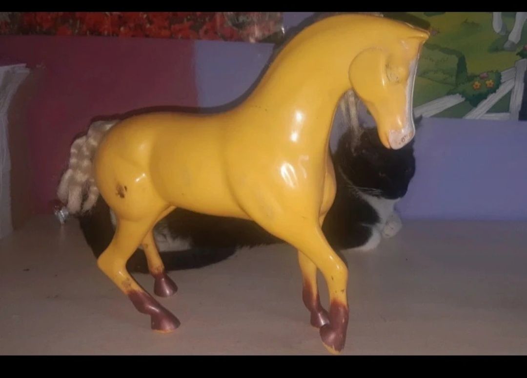 Sprzedam dwa konie plastikowe