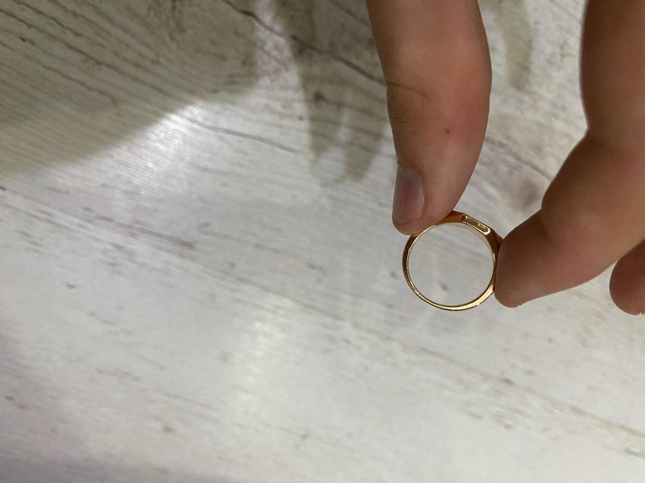 Damski złoty pierścionek na rękę palec z kryształkiem 18oz size