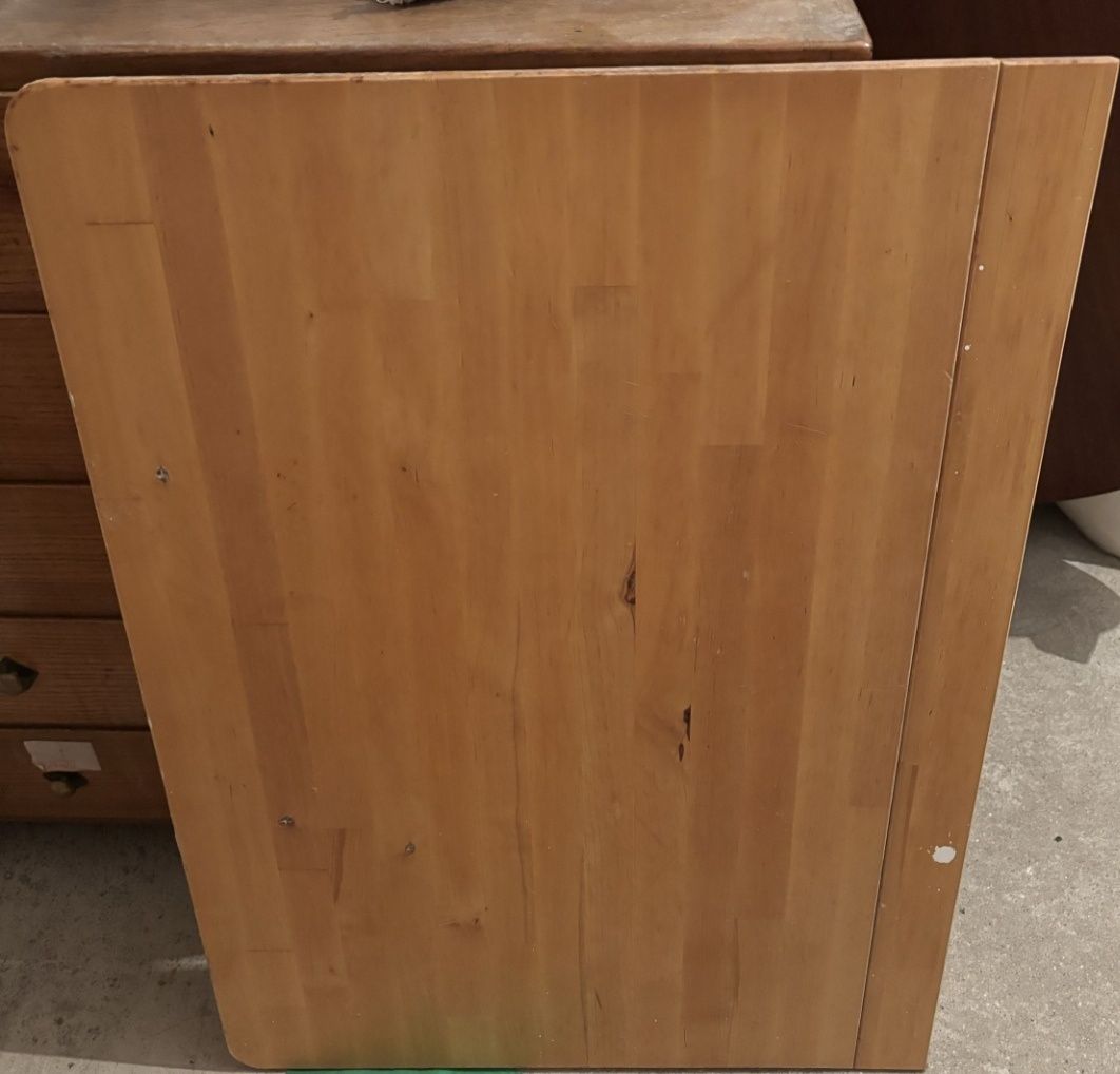 Mesa de cozinha IKEA.