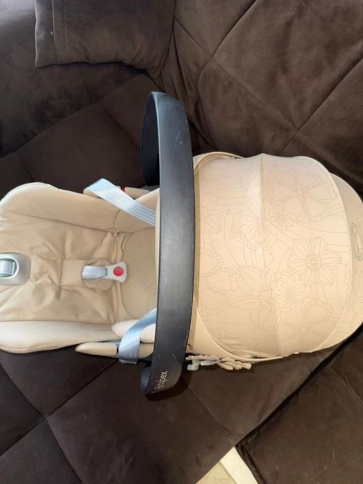 Автокрісло Cybex Cloud T Simply Flowers Beige