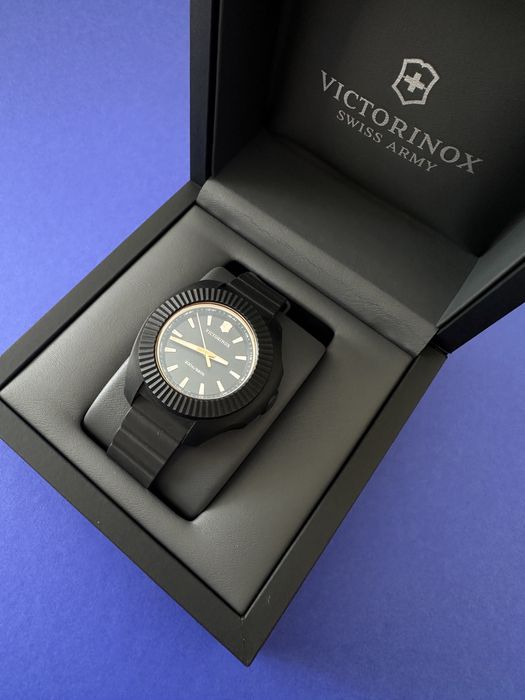 Жіночий годинник Victorinox Swiss Army I.N.O.X. V V241808
