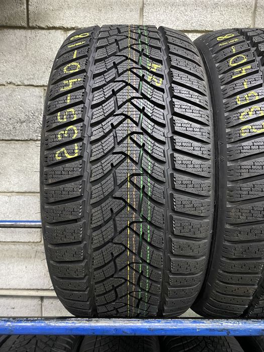Зимові шини 235/40 R18 (95V) DUNLOP