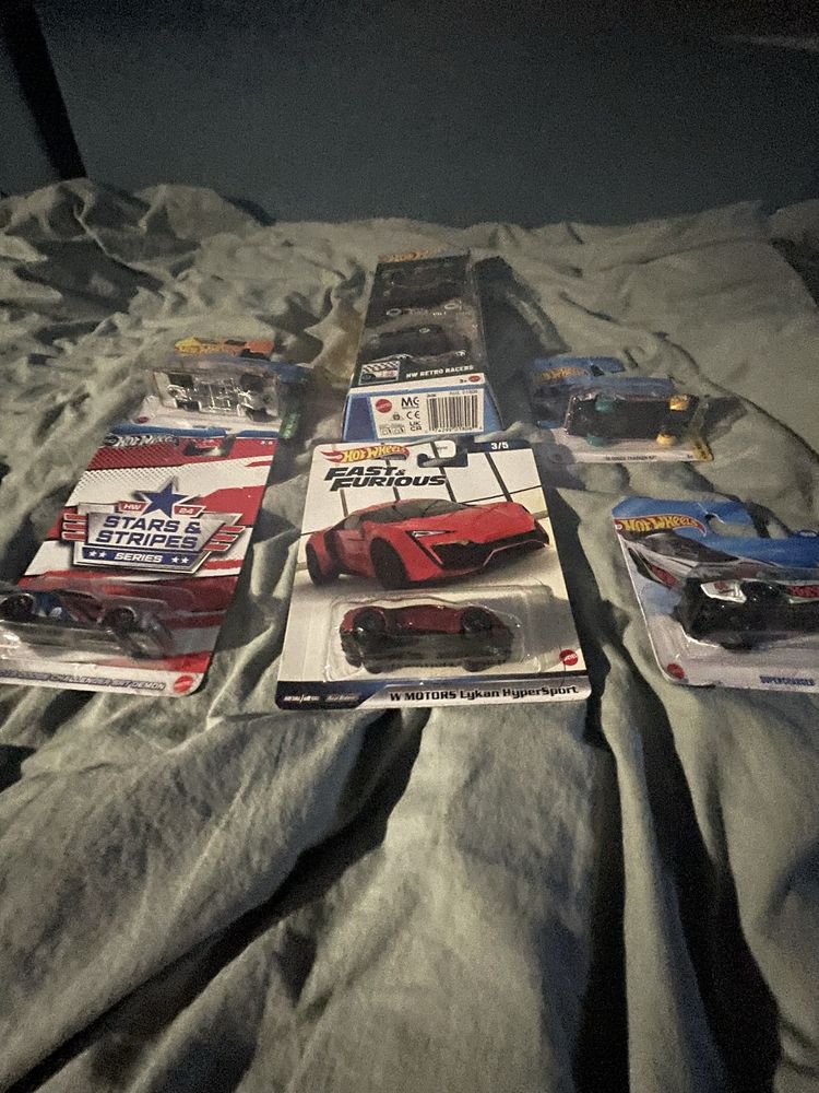 Zestaw autek hot wheels