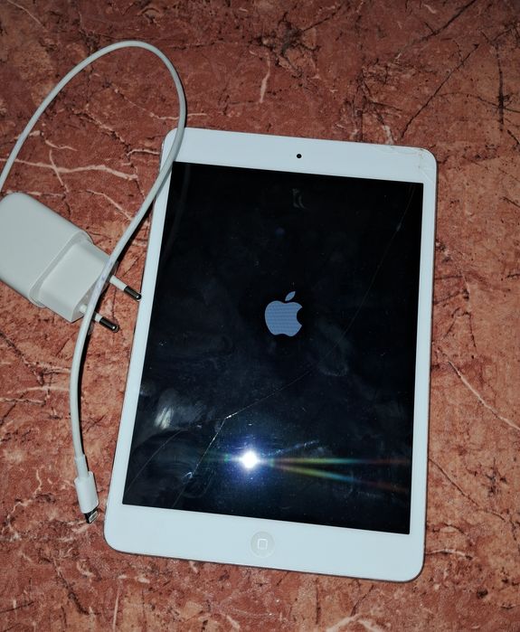 Планшет Apple iPad б/у