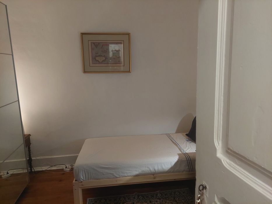 Quarto para alugar em lisboa av. novas