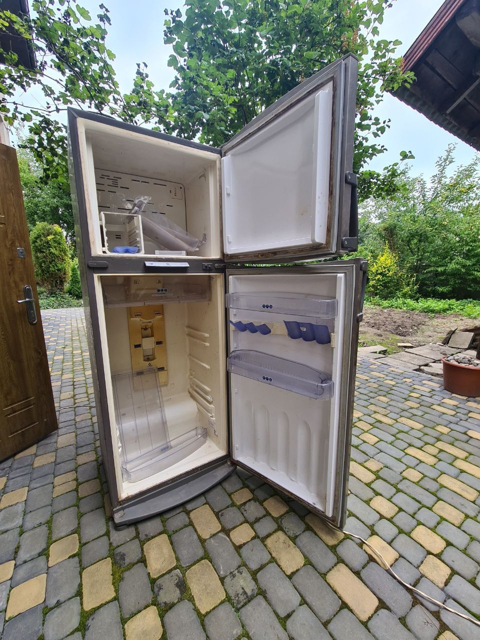 Продам холодильник whirlpool