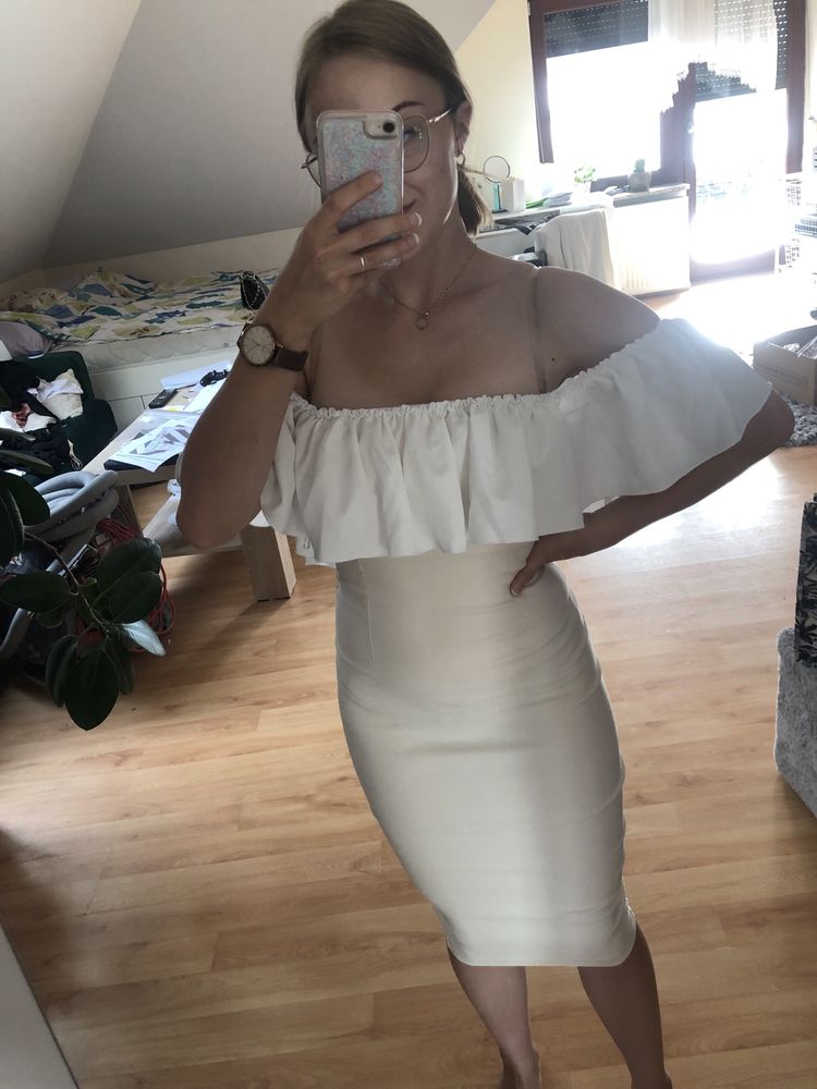 Sukienka dopasowana hiszpanka kremowa biała falbanka xs/s
