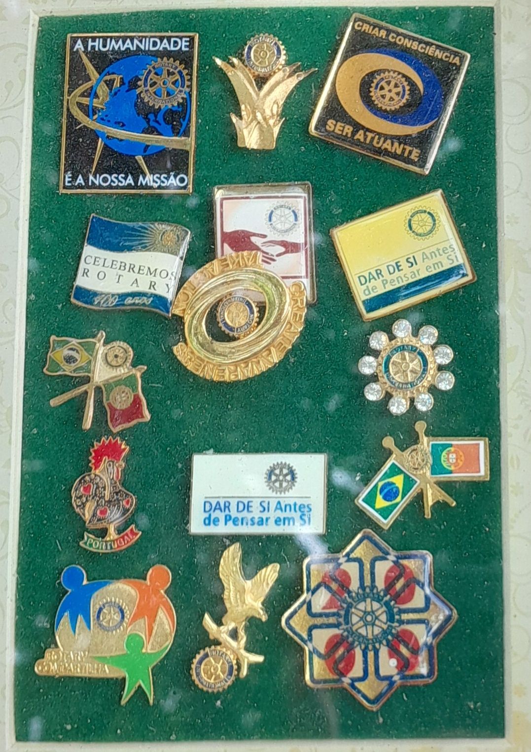 Conjunto de 15 pin's Rotary com moldura/quadro