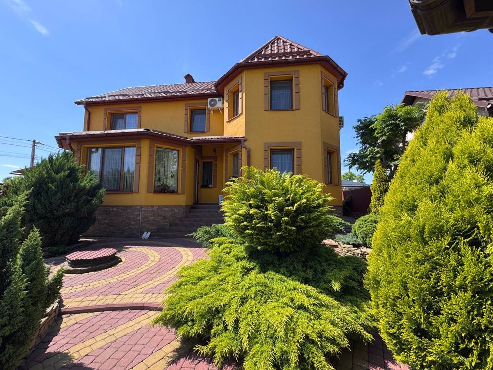 Продаж будинку з власною ділянкою