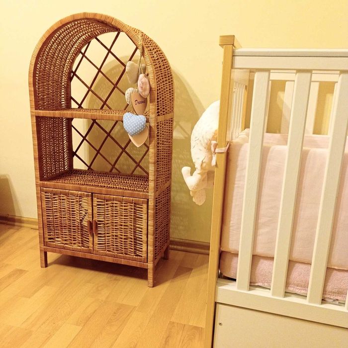 Szafka wiklinowa z drzwiczkami, wiklinowy mebel, regał, półka łuk kosz