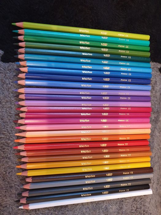 Kredki ołówkowe Bic nowe 29 szt