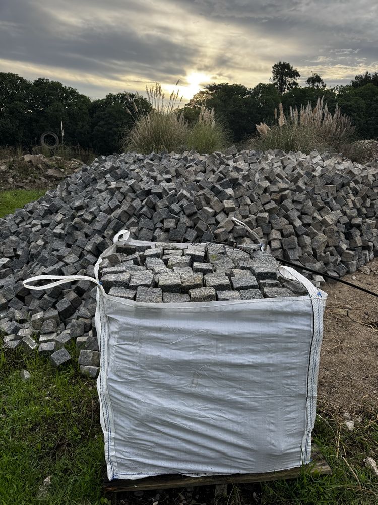 Vende-se pedra de calçada de granito