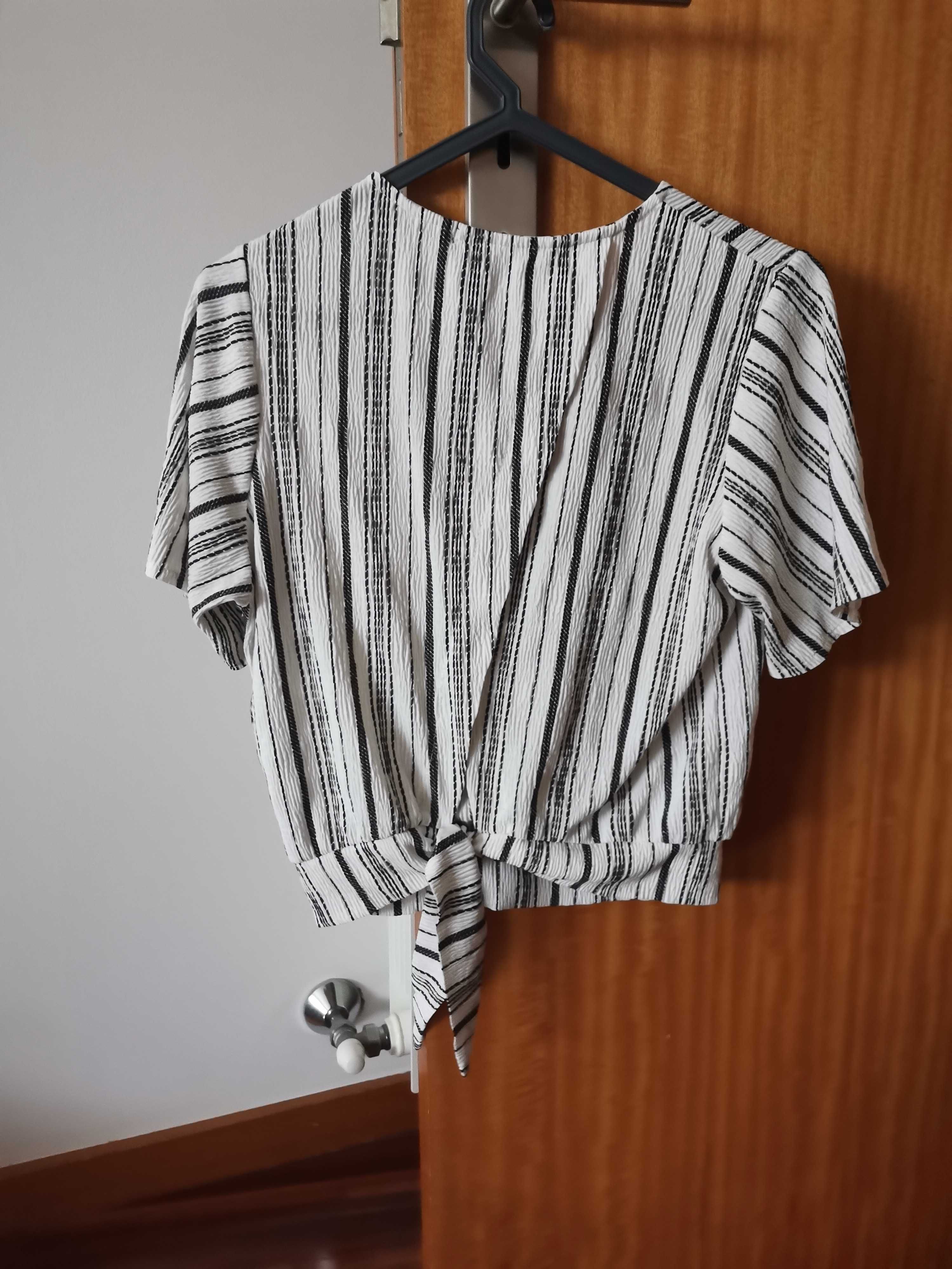 Blusa branca com abertura nas costas S