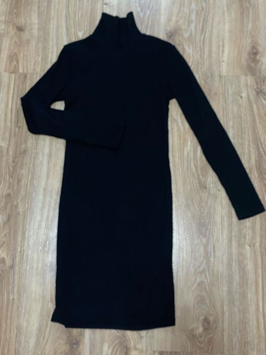 Платье тёплое в обьяжку с горлом