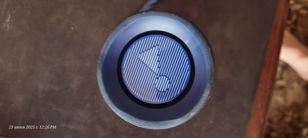 Продам портативную колонку  JBL Flip 4 Blue