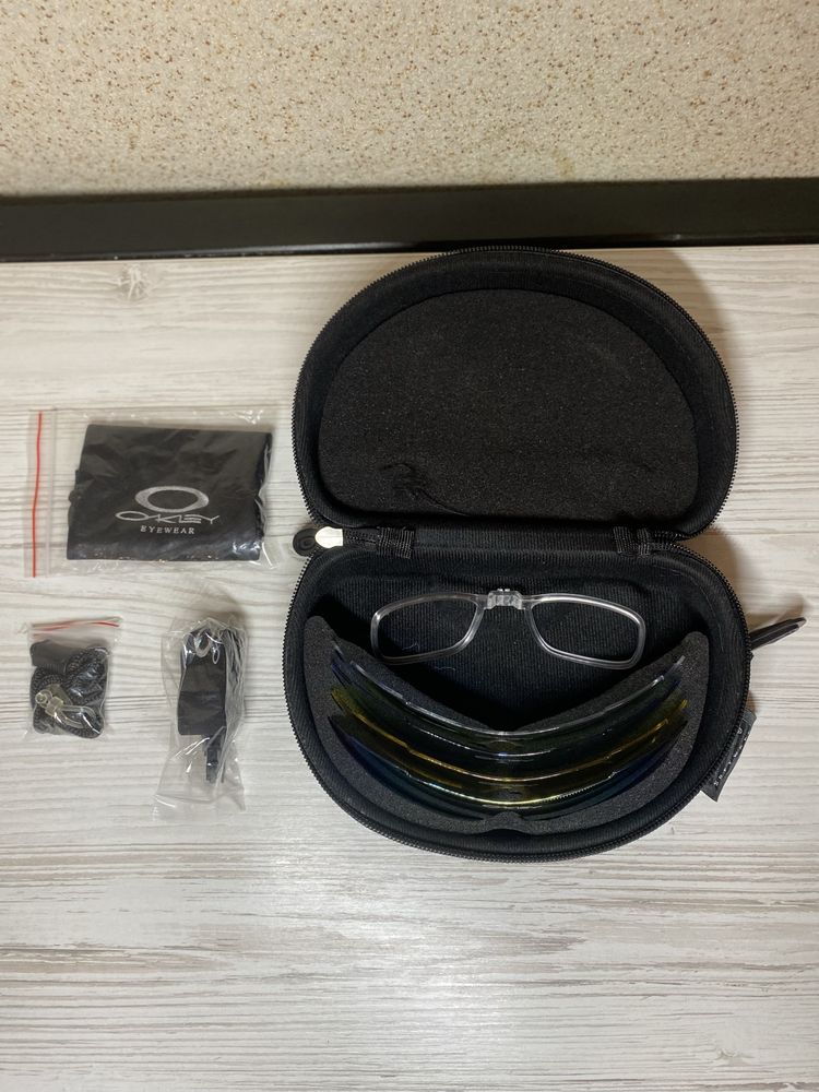 Тактичні окуляри Oakley