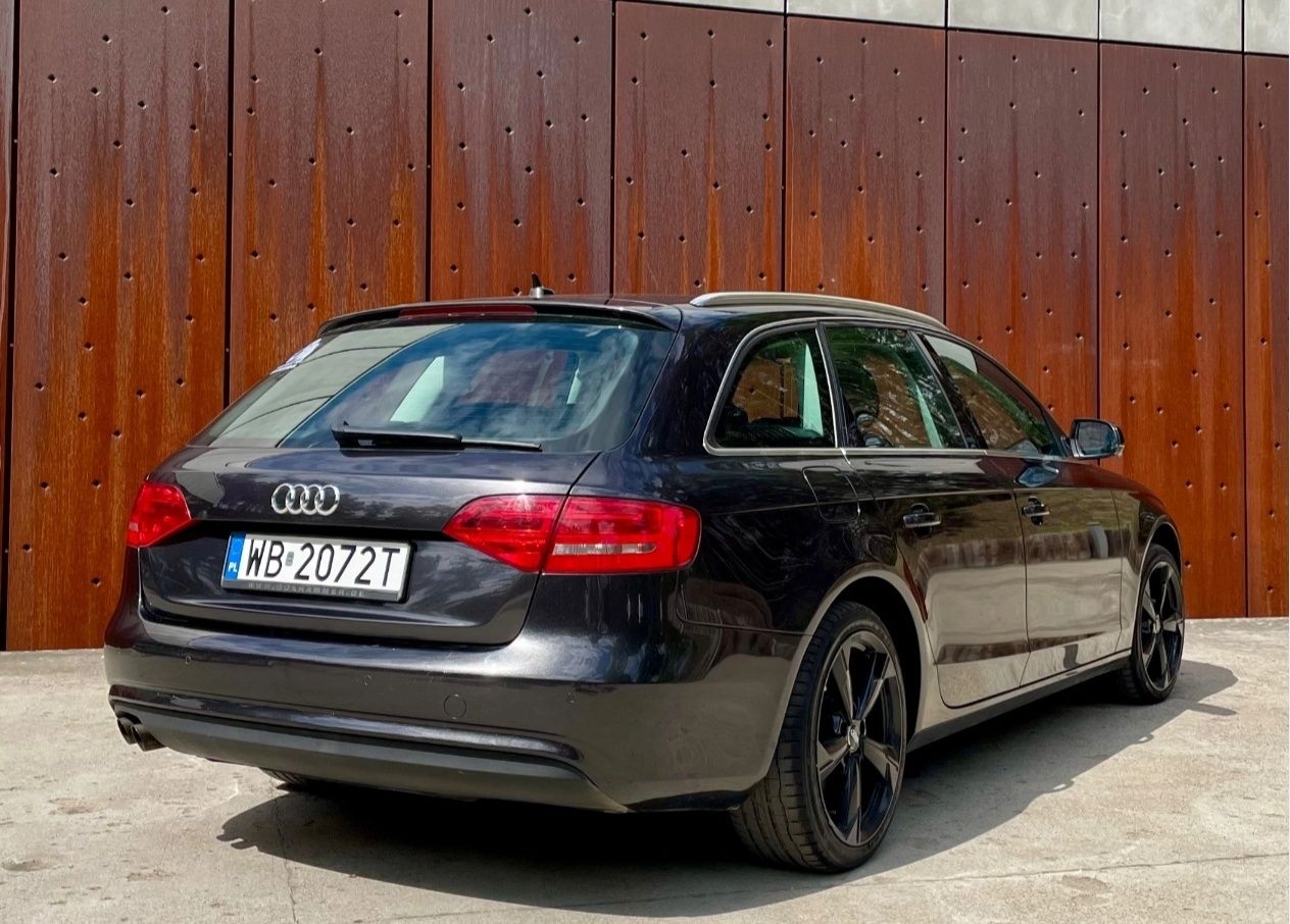 Audi A4 B8 Quattro 2014 bezwypadkowy stan bdb 
Audi A4 B8, 2014 r.
sil