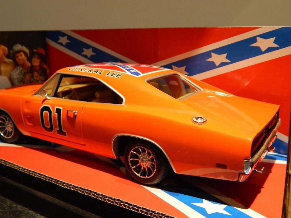 Miniatura 1:18 do Dodge Charger da serie Dukes of Hazzard General Lee