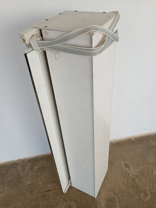 Caixa com estore com persiana