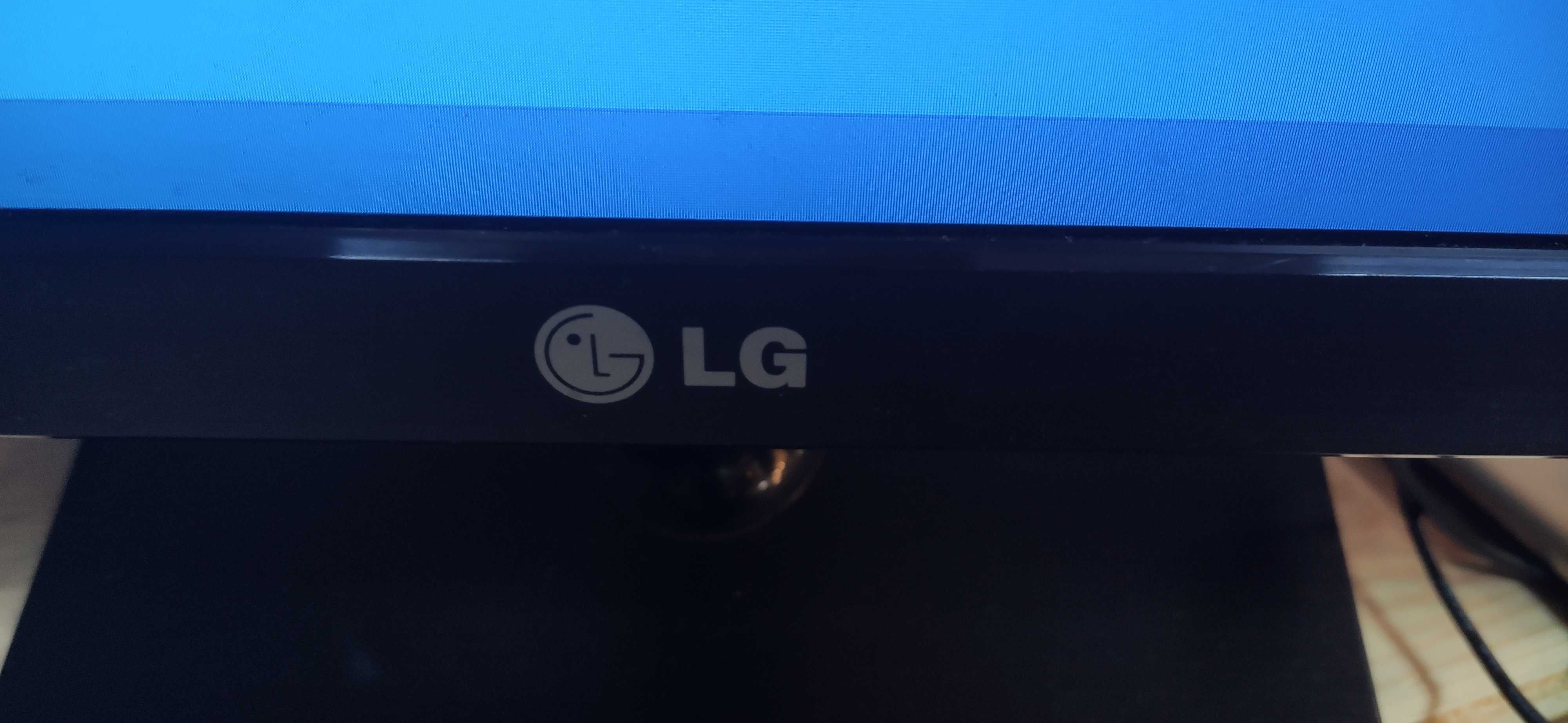 Монитор 24" LG Electronics E2442V-BN Black