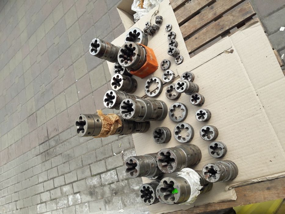 плашки(лєрки),праві та ліві різьби