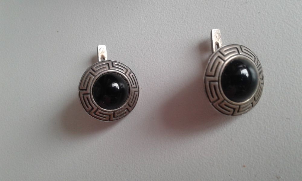 набор кольцо- серьги сердце  -  бижутерия .