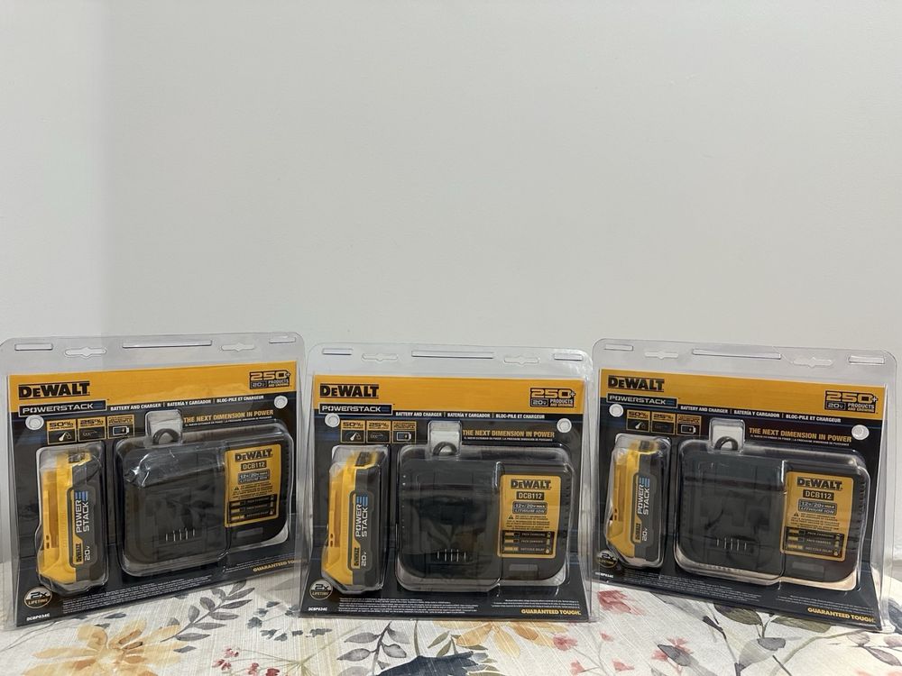 DeWALT POWERRSTACK 20-V MAX ( акумулятор 1.7Ah + зарядний пристрій).