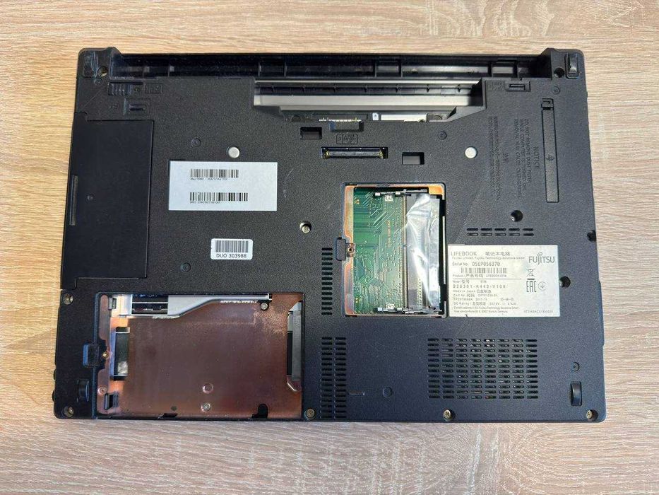 Ноутбук Fujitsu LifeBook E736 | I5-6300U | DDR4  0Gb на запчастини