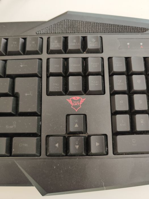 Teclado Gaming Trust GXT 830-RW AVONN