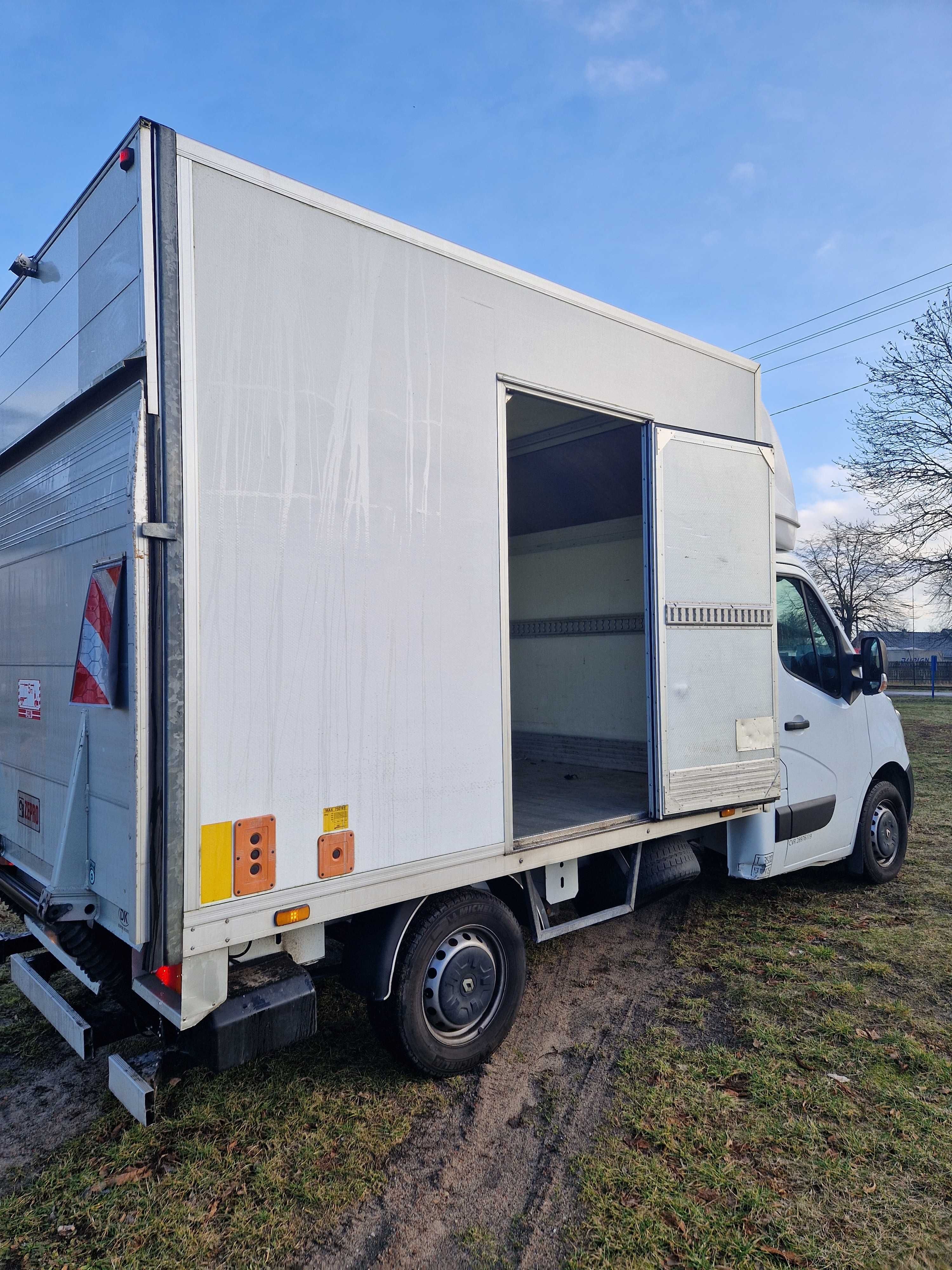 Sprzedam Renault Master kontener z windą