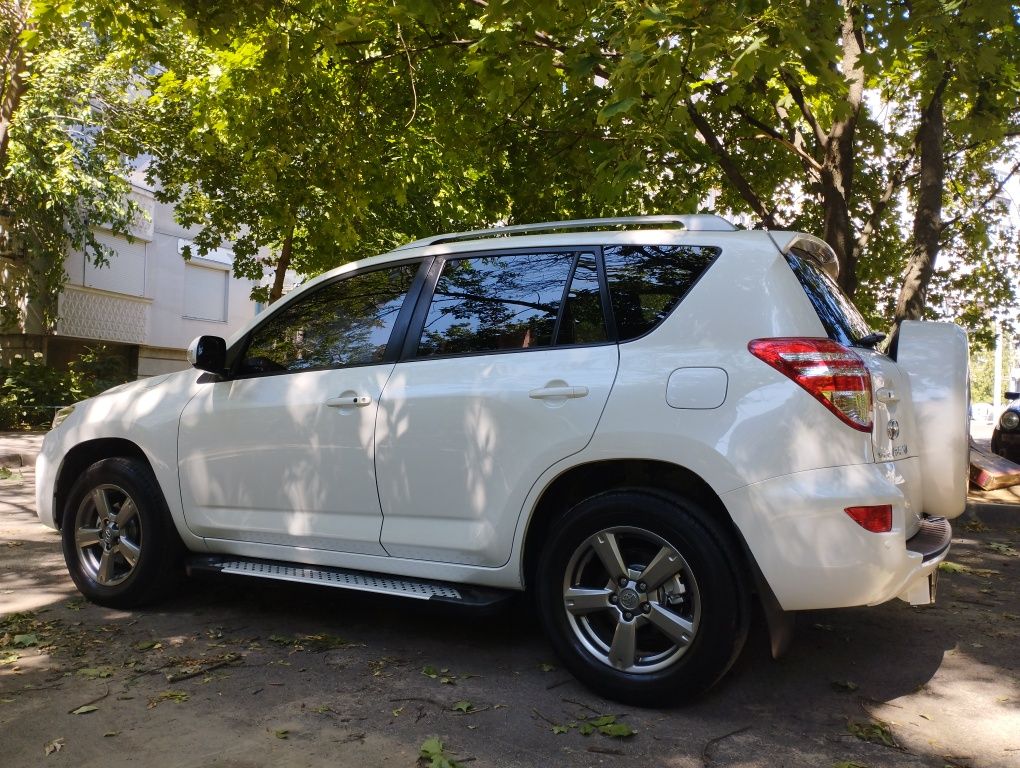 Продам TOYOTA RAV4 в максимальной комплектации комплектации!