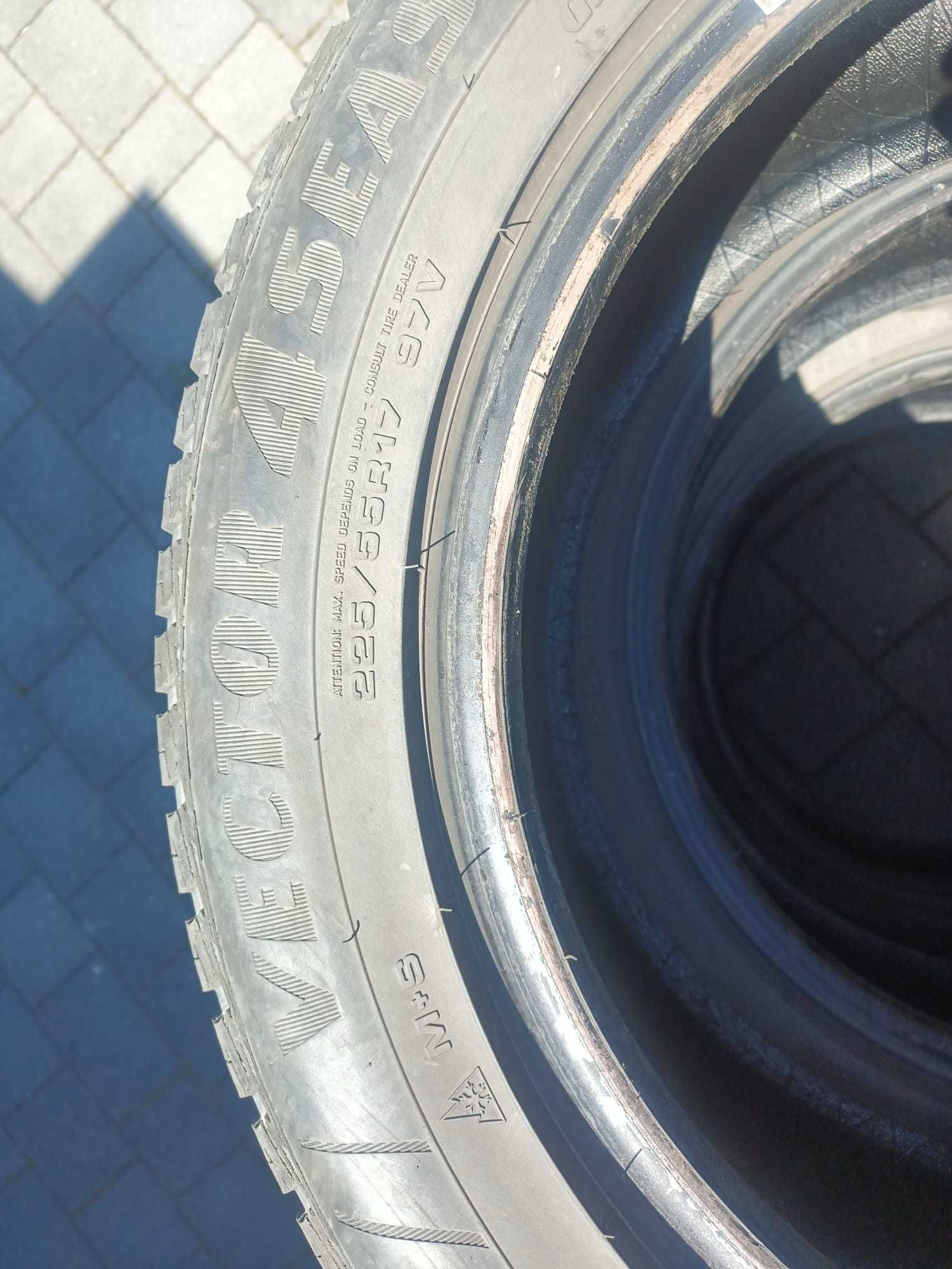 Opony całoroczne Goodyear 17R