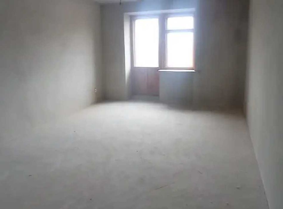 3 кім на Довженка в новобудові