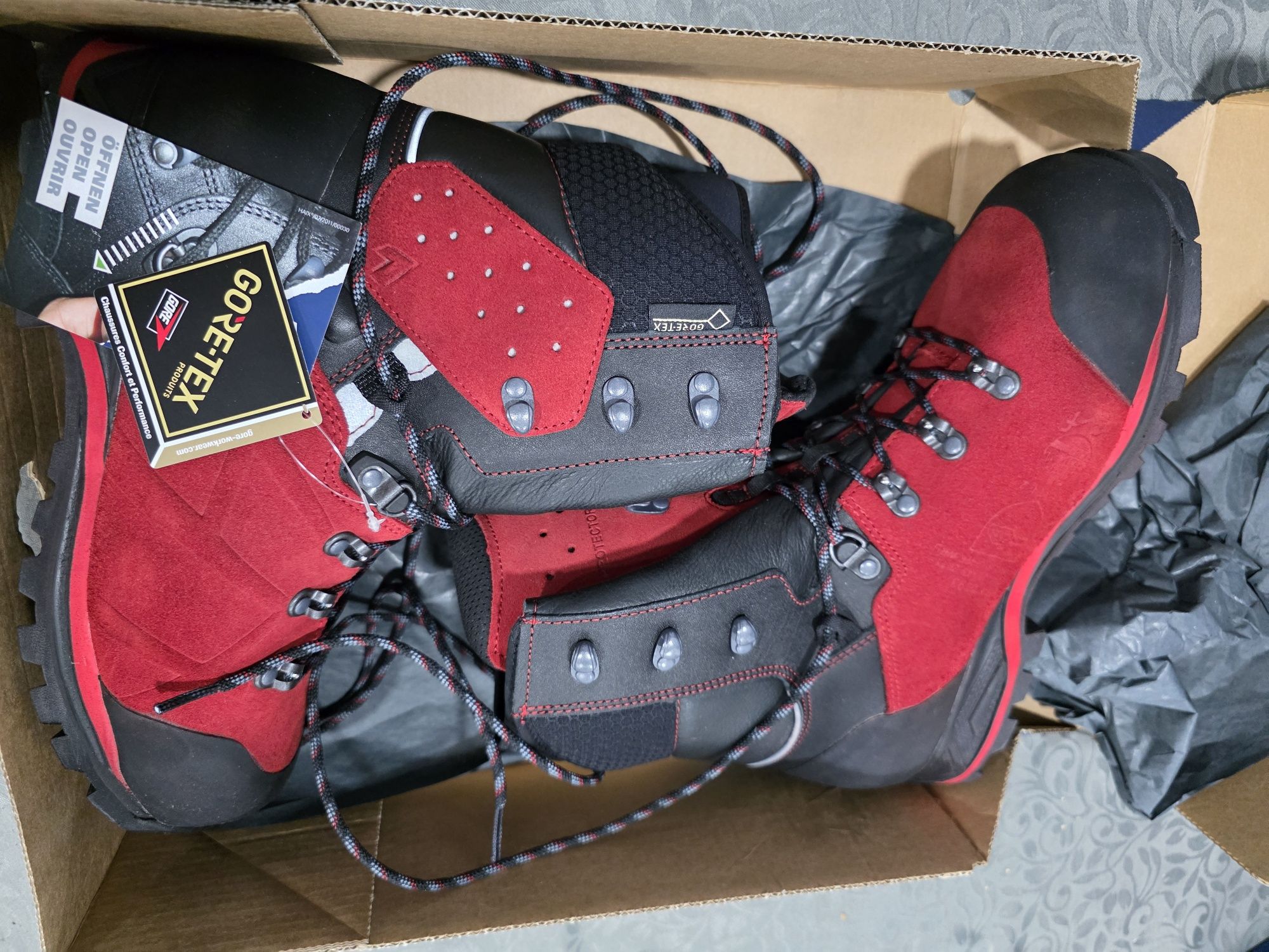 Botas anti corte nivel 2 haix protector ultra signal red