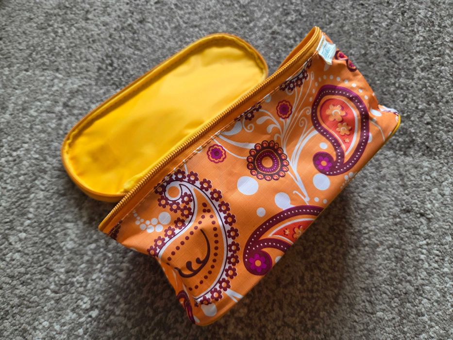 Kosmetyczka kolorowa z uchwytem