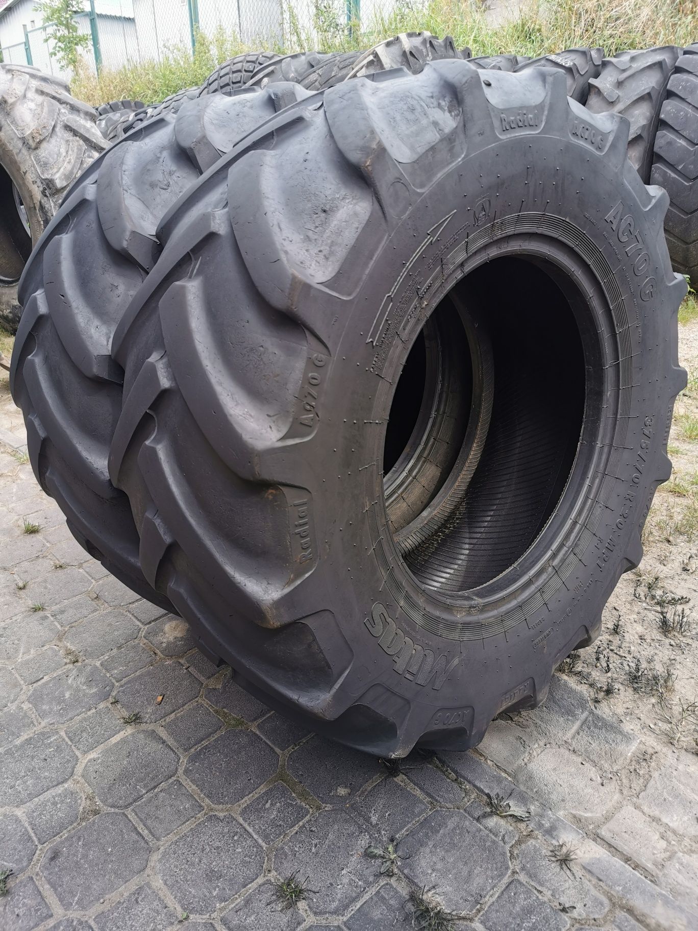 Para opon 375/70R20 MPT Mitas AC 70C