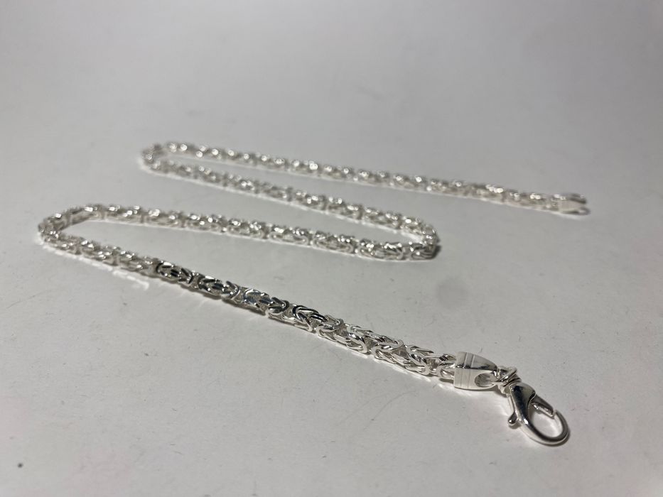 Srebrny łańcuszek królewski